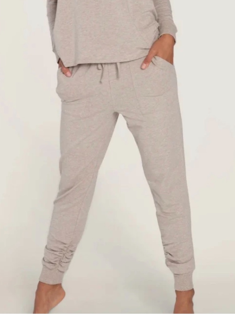NWT Barefoot Dreams Malibu Collection Luxe Scrunch Jogger Pants Tan Oatmeal M